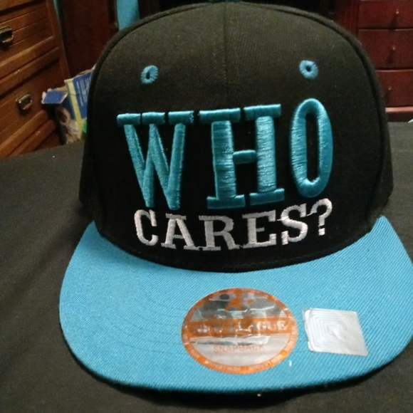 Snapback hat with who cares embroidered in it - Picture 2 of 3